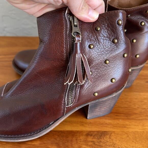 Eric Michael brown leather bootie boot heels size 38 - Picture 2 of 6